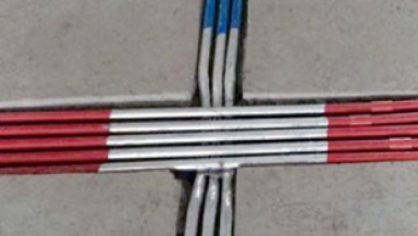 强弱电不同管，不同槽，强弱电管交接处使用新一代铝箔屏蔽，长度30CM。